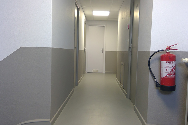 Couloir à l'hôtel du Beauregard à Brive la Gaillarde